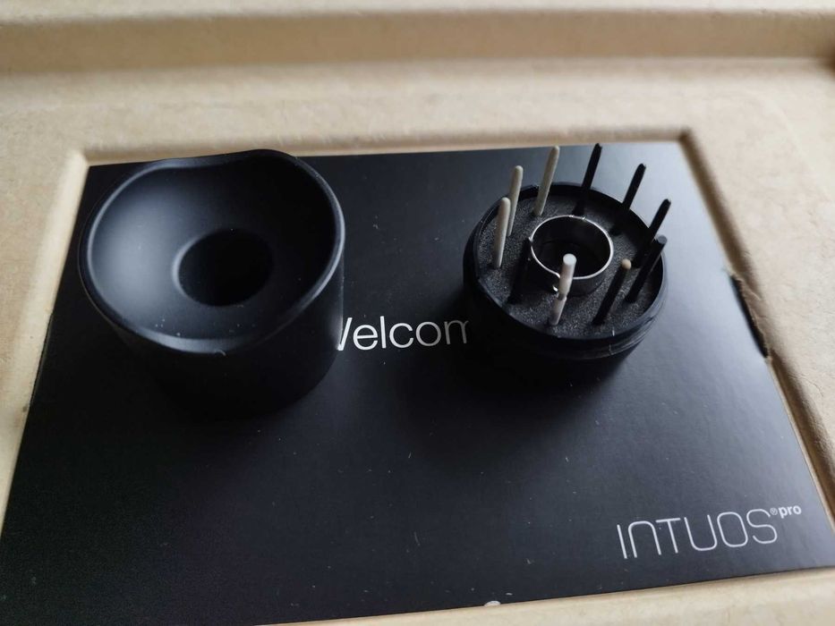 Графичен Таблет WACOM Intuos Pro S, Pen & Touch (PTH-451)