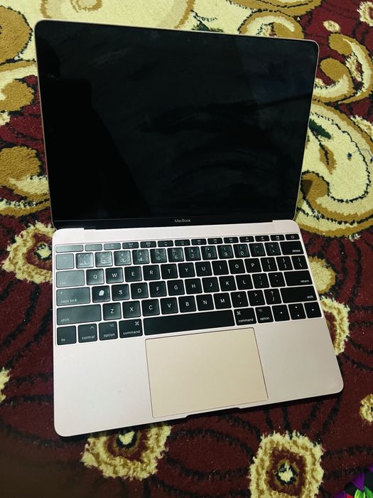 Macbook holati yaxshi narxi arzon srochni sotiladi