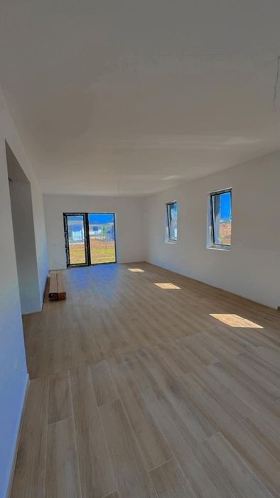 Casa, garaje auto, containere pe structura metalica si panou sandwich