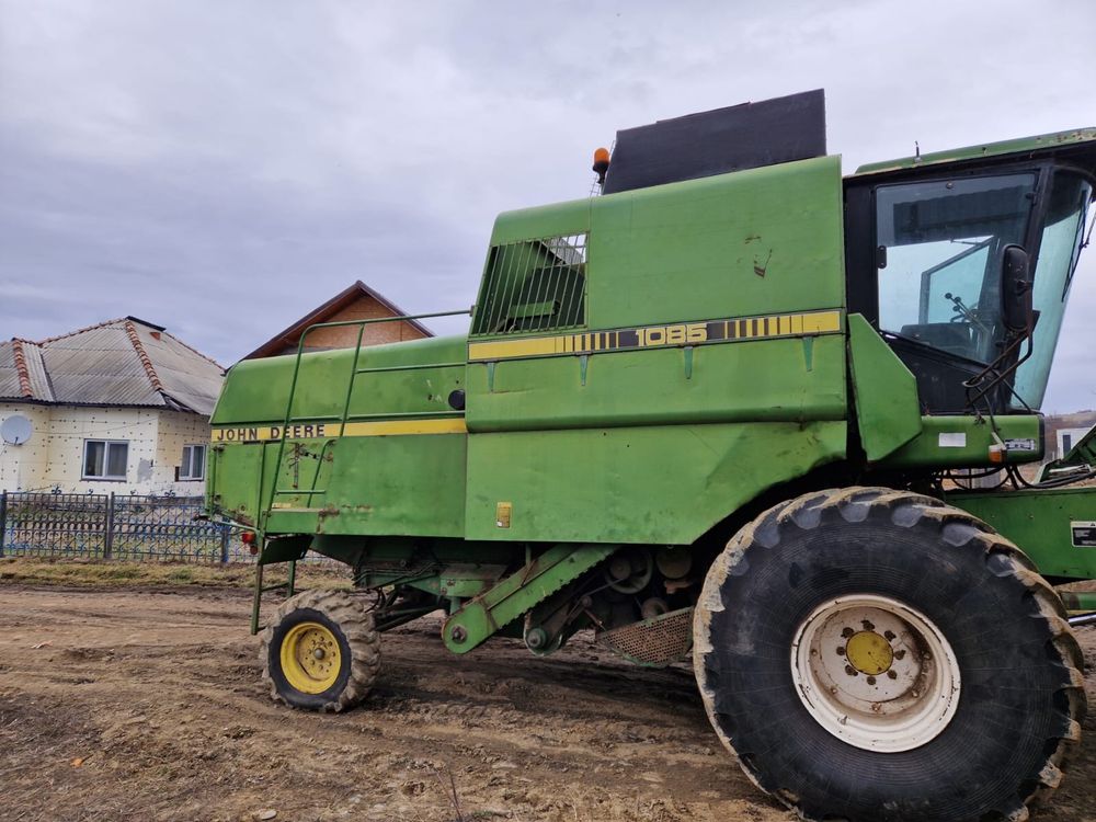 Dezmembrez Combina John Deere 1085
