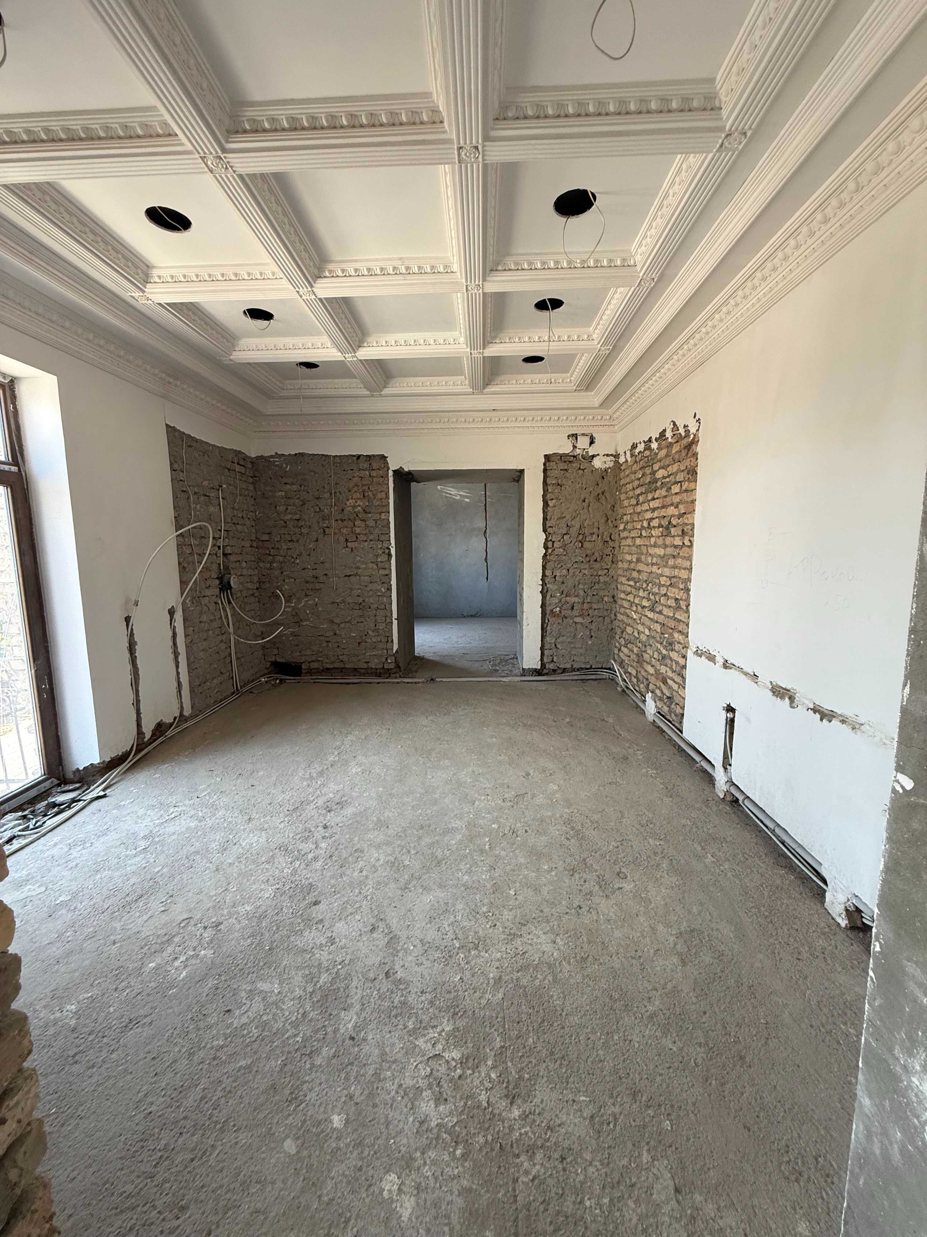 Продаётся просторная квартира 208 м² в 3-этажном доме (вторичка)