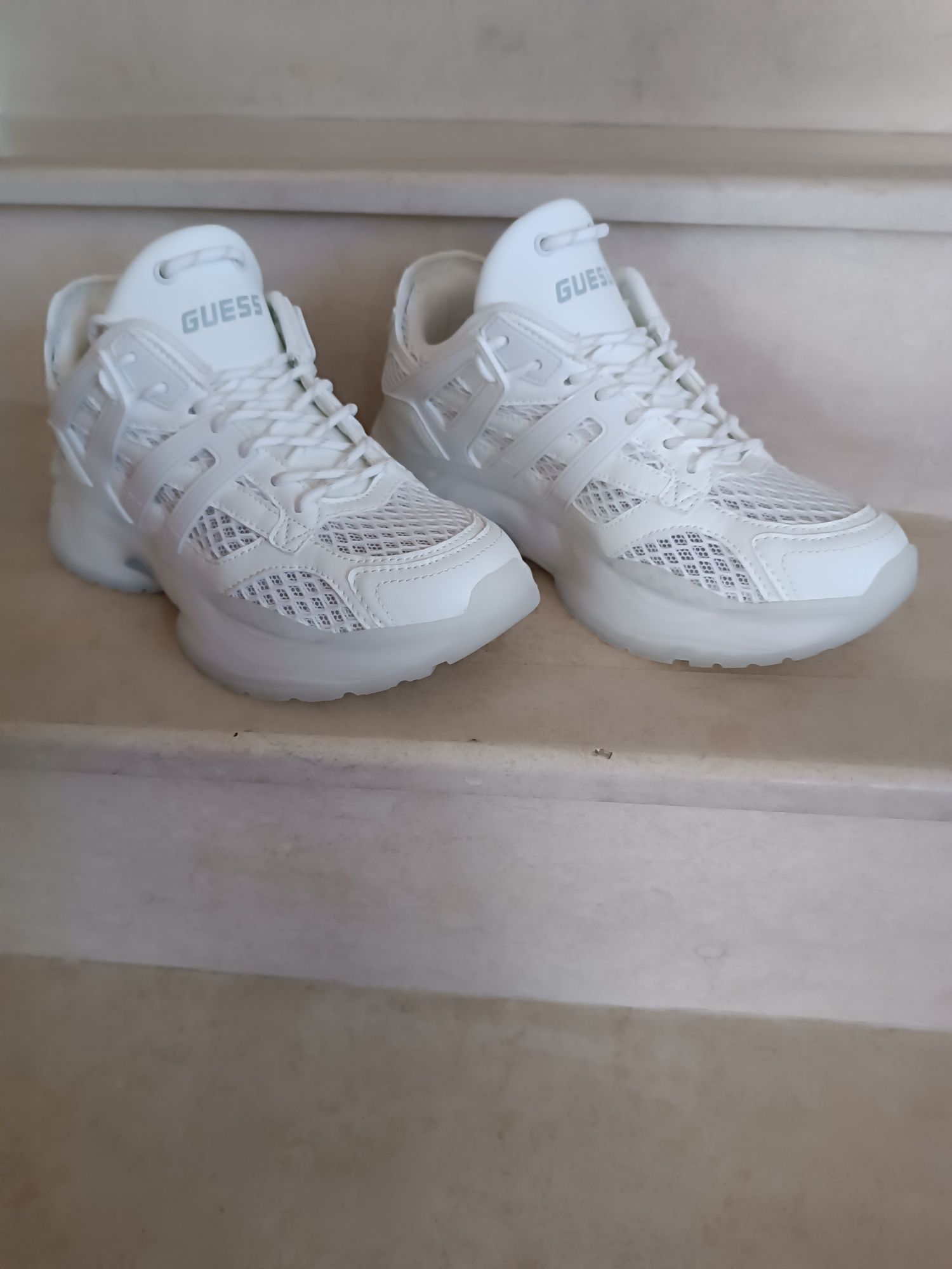 Сникърси Guess 39 номер