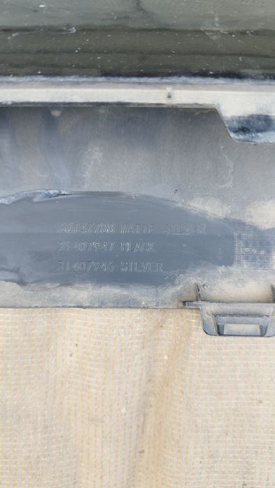 Ornament fusta bara fata Volvo xc40