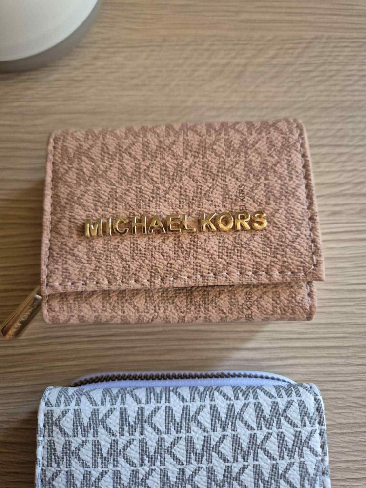 Дамски портмонета на Michael Kors