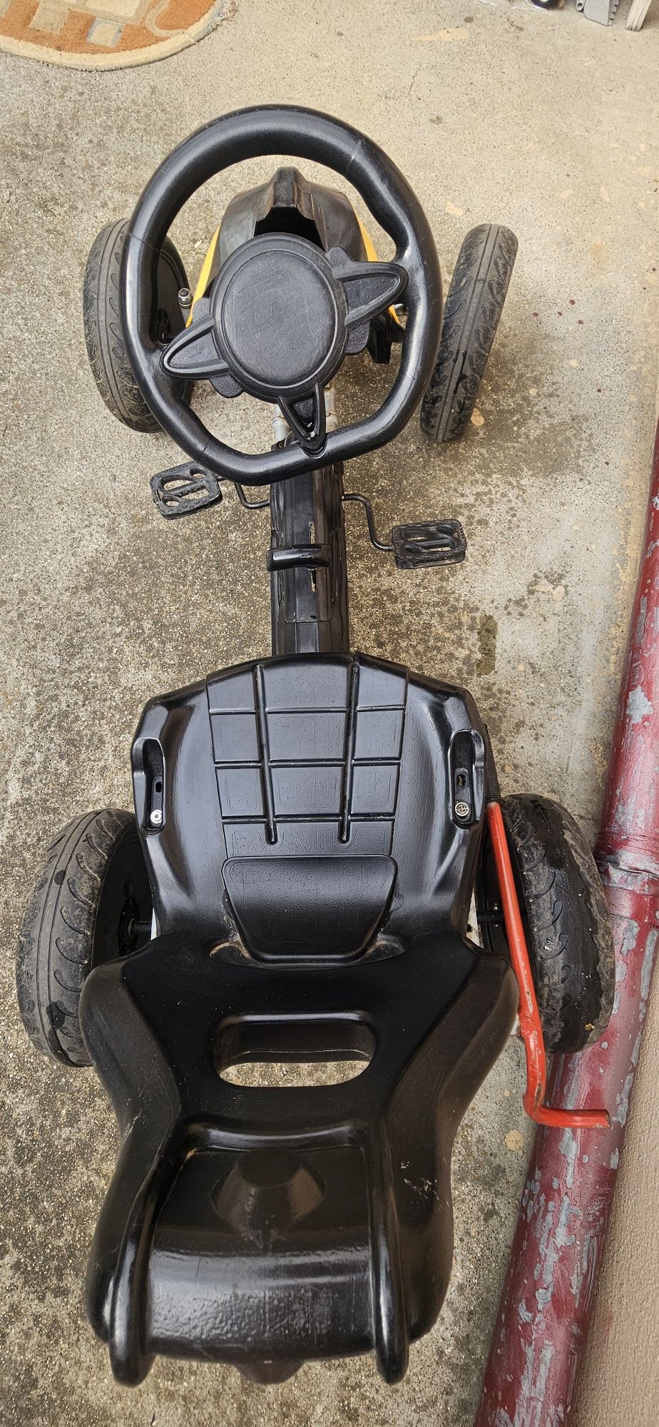 KART CU PEDALE  pentru copiii