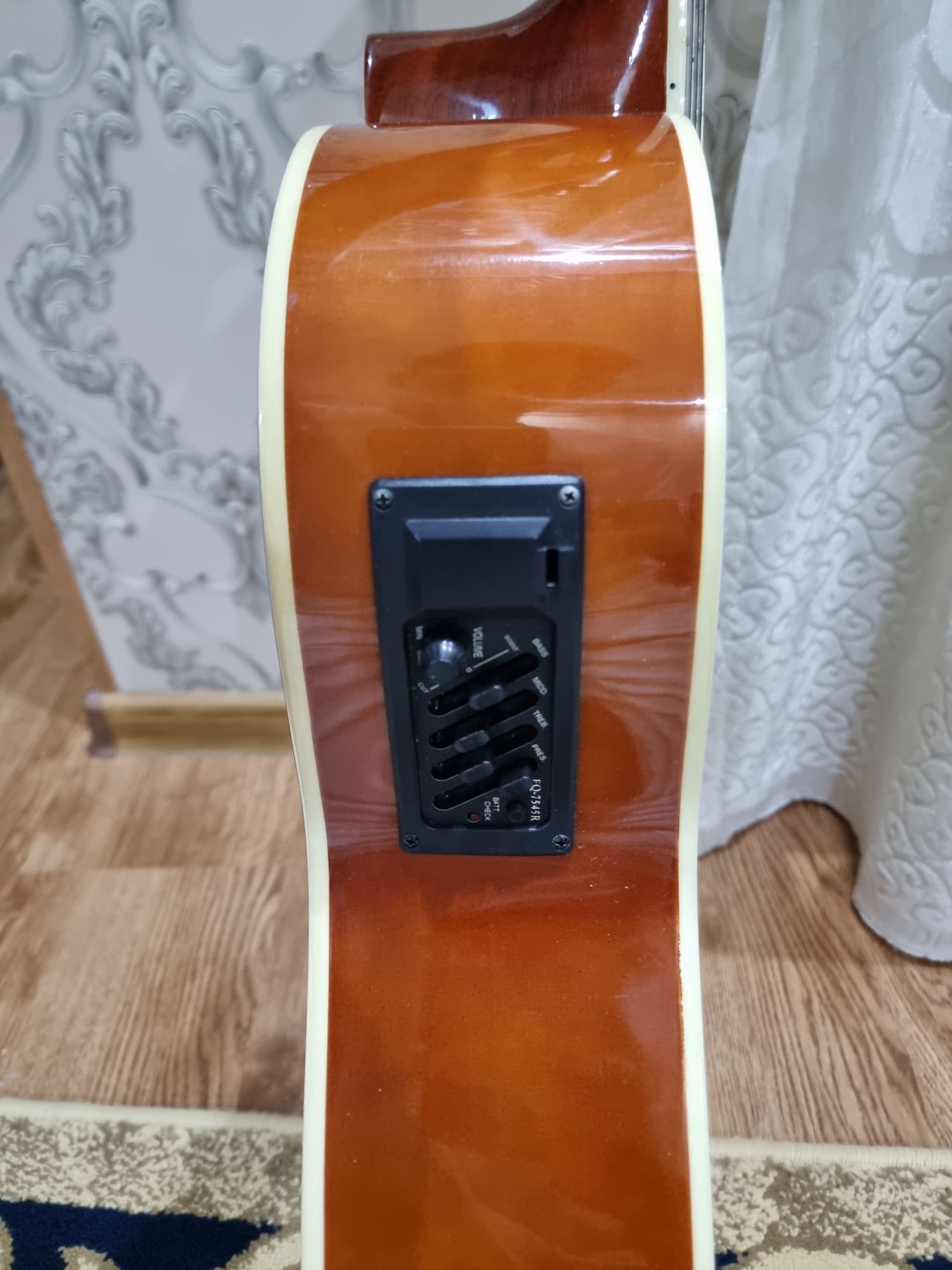 Deviser gitara sotiladi