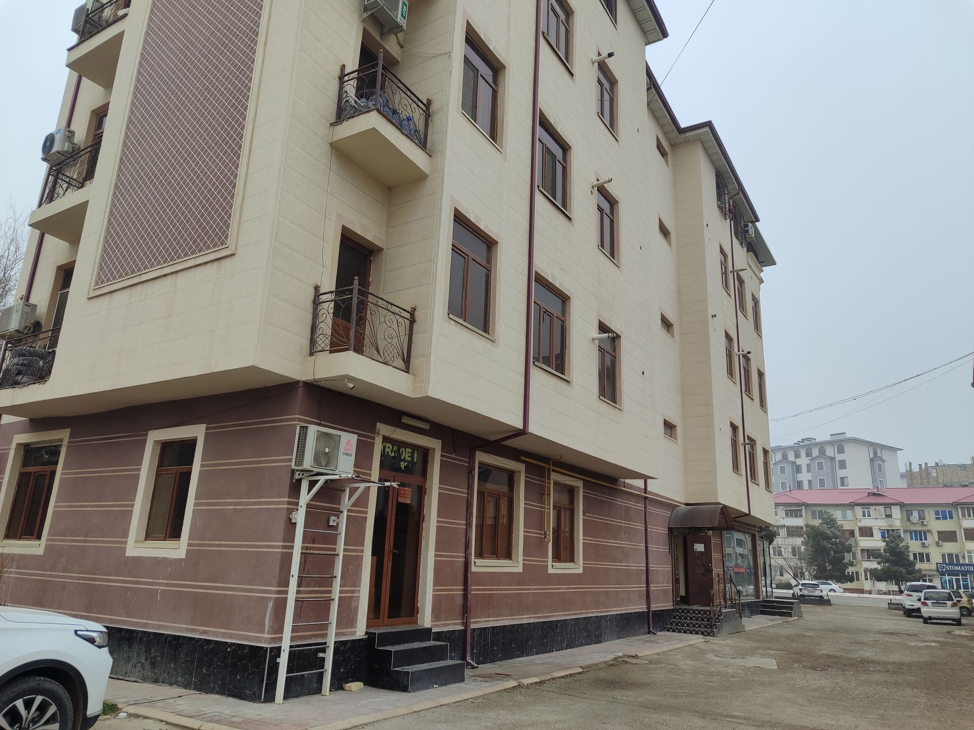 14 kv m 1- etaj Xona Kritiy bozor yul ustida