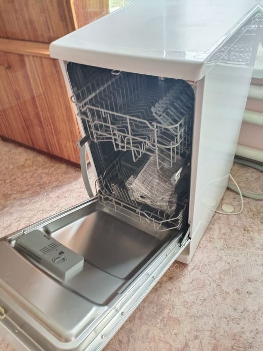 Продам посудомоечную машину