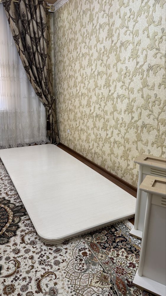 Стол в хорошем состояние