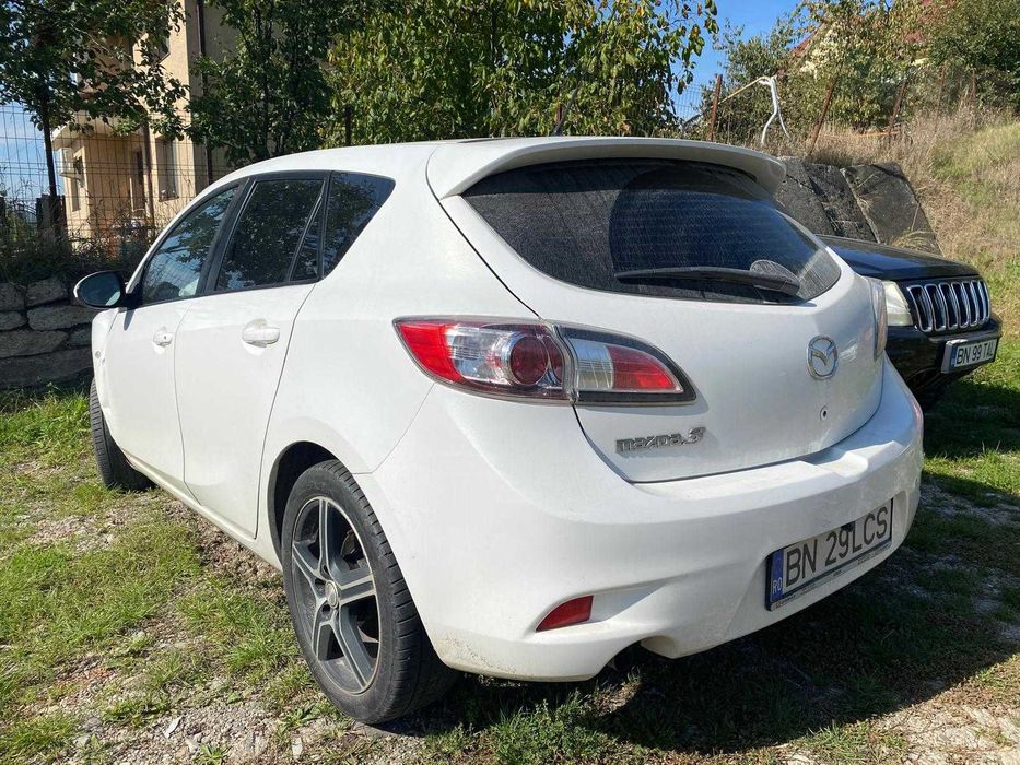 Vând  Mazda 3, avariată
