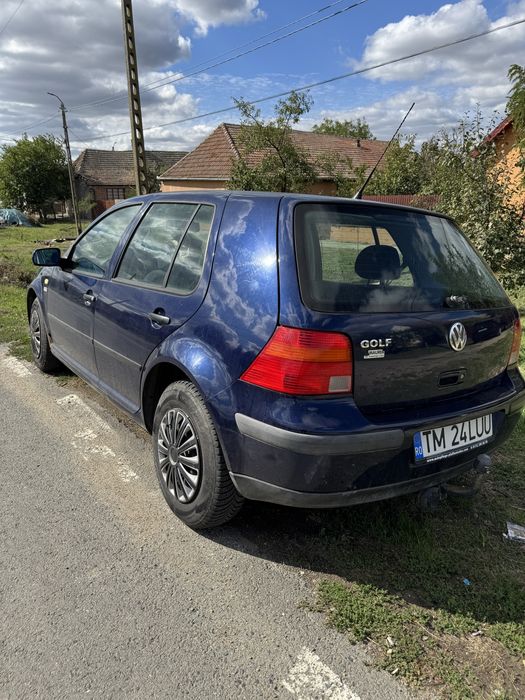 Vând golf 4 benzinar 1.4 acte la.zi mai multe detalii la.telefon
