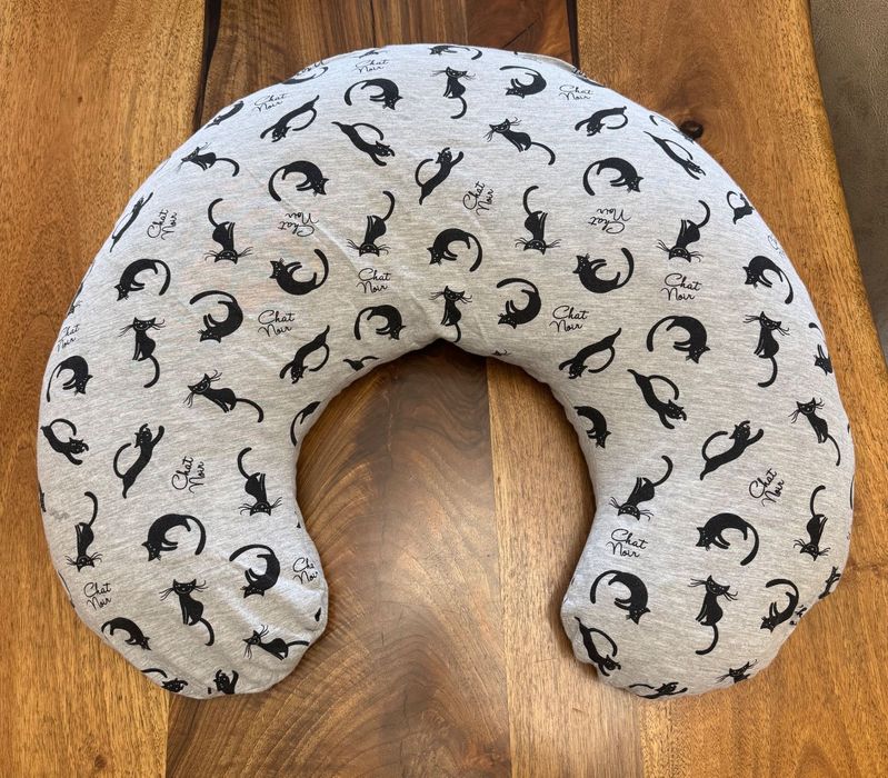 Възглавница за кърмене със свалящ се калъф