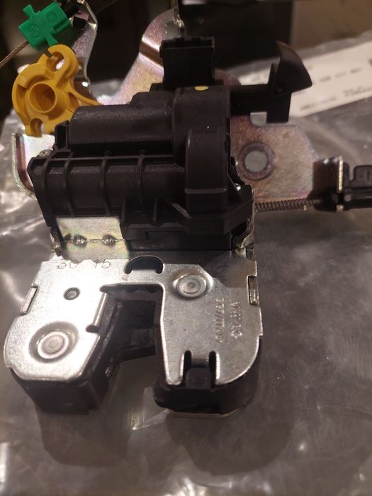 Брава  за багажник VW PASSAT B8 Комби 3G0.827.506.D 02S