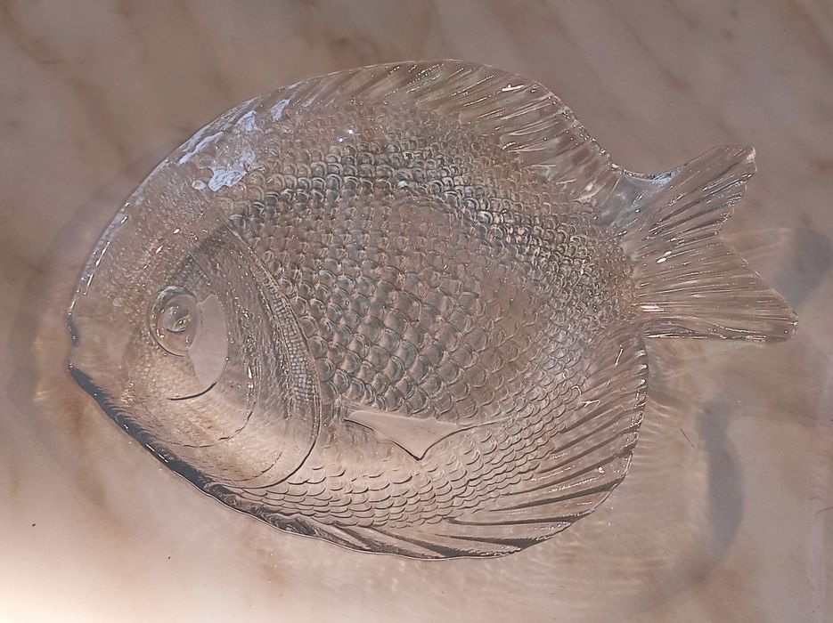 Стеклянные рыбницы в виде рыбки 4 штуки все за 200.000 Сум