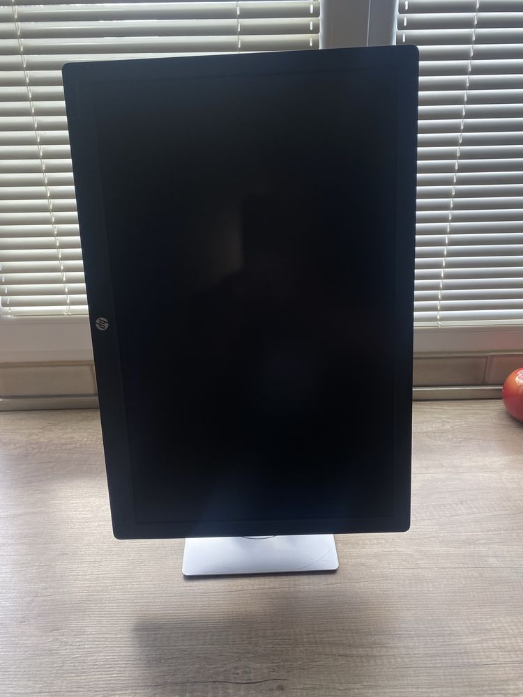 перфектен монитор HP Elitedisplay E242 24 инча