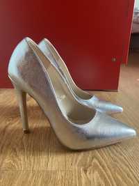 Vand pantofi stiletto marimea 38