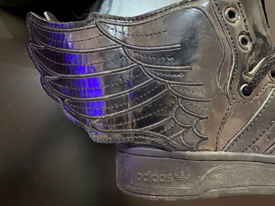 Adidas wings black