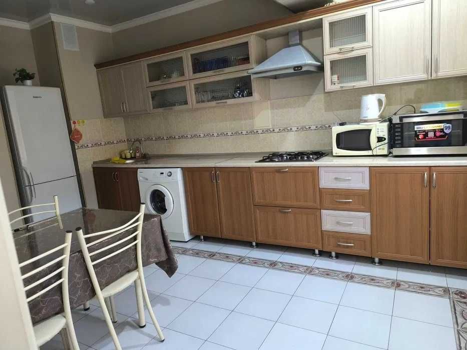 R4 Сдаётся квартира 2/6/9 на Мирабадский ЦУМ!