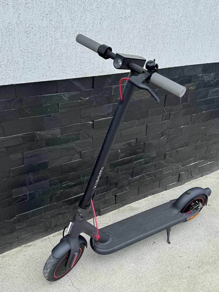 Vand trotineta Xiaomi Pro 4//ca noua!