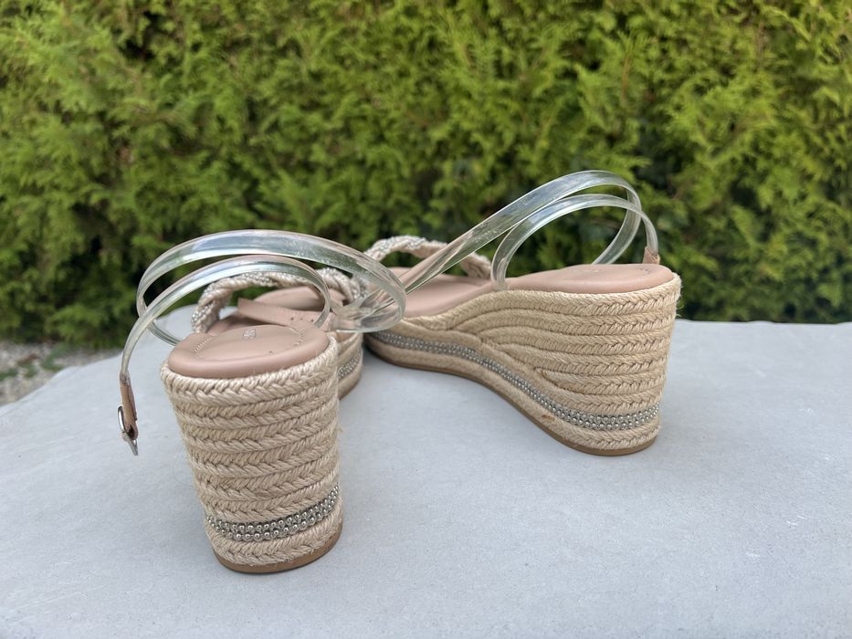 Сандали с платформа