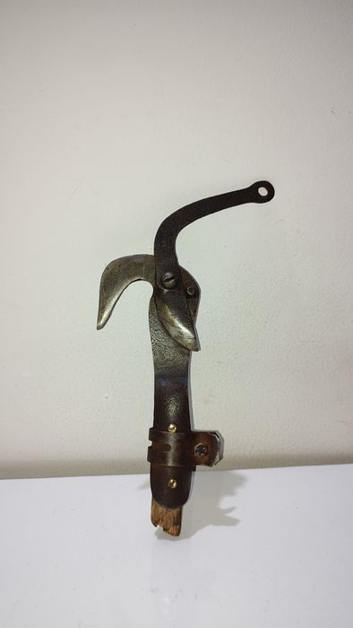 Foarfeca de pomi facuta manual