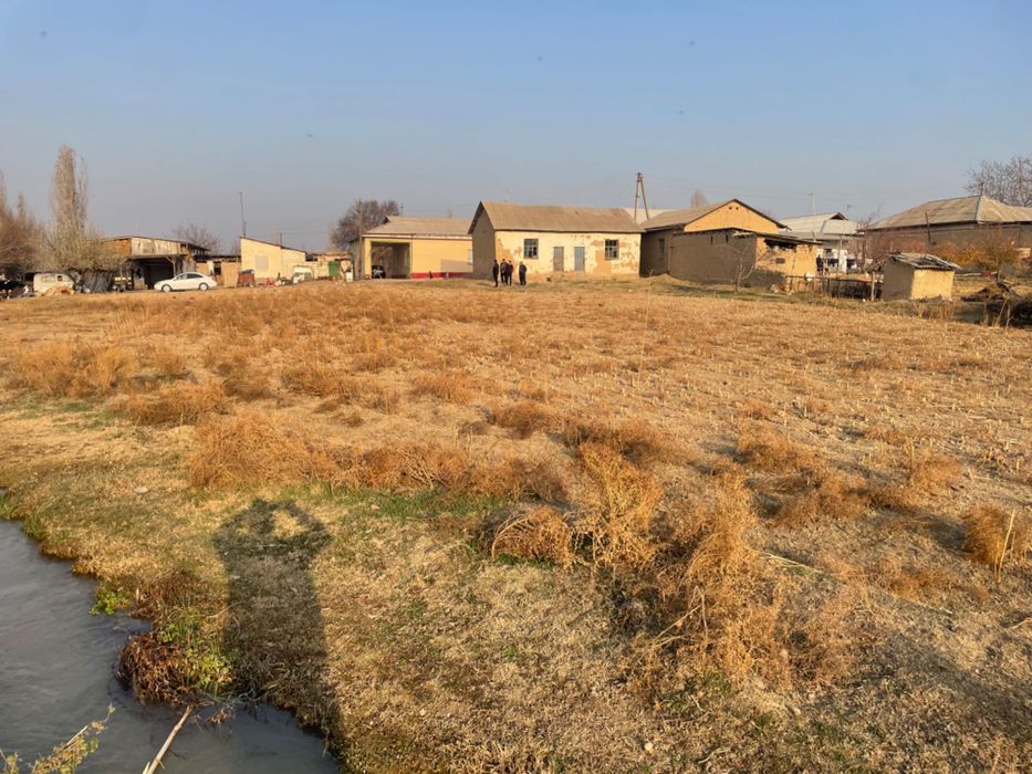 Buka tumani markazda yer uchastka ishlab chiqarish dala hovli zor lok