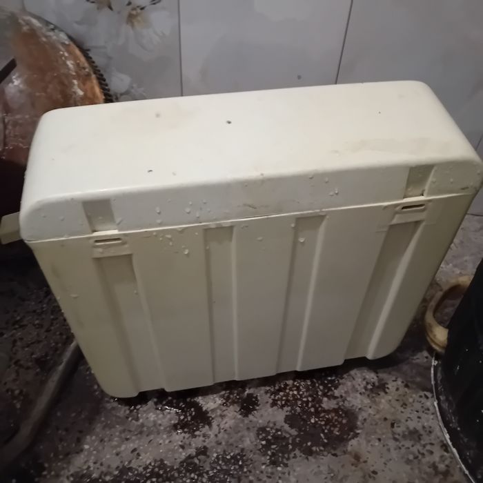 Тоалетно  казанче,пластмасово