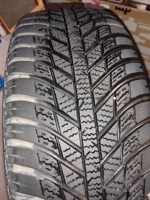2 броя всесезонни гуми Nexen NBLUE 4 SEASON 215/60 R16