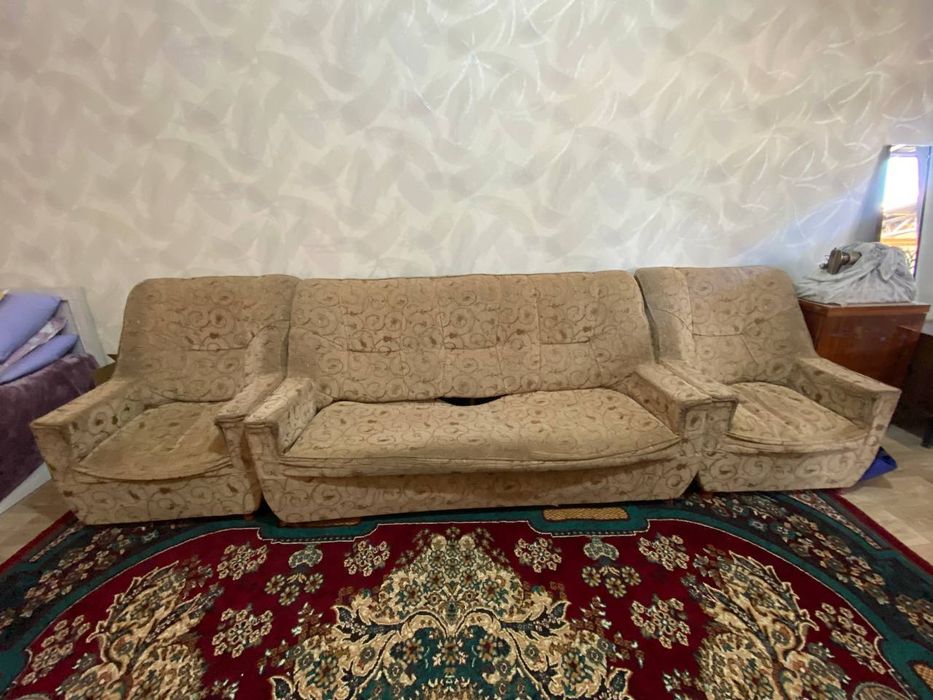 Divan sotiladi !