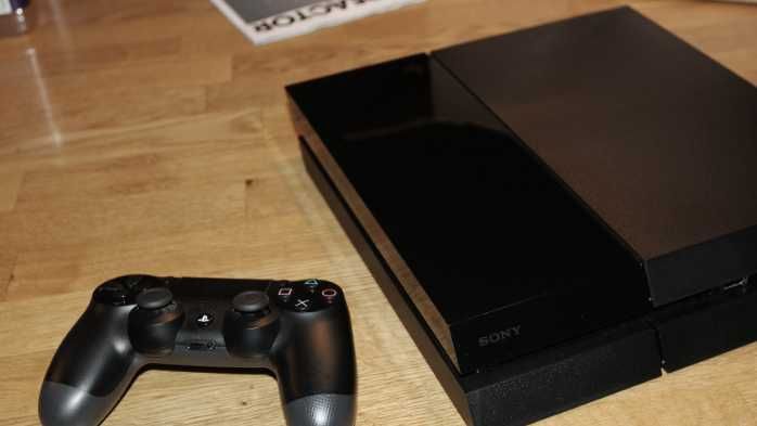 "PS4" Конзола/"PS4" Console