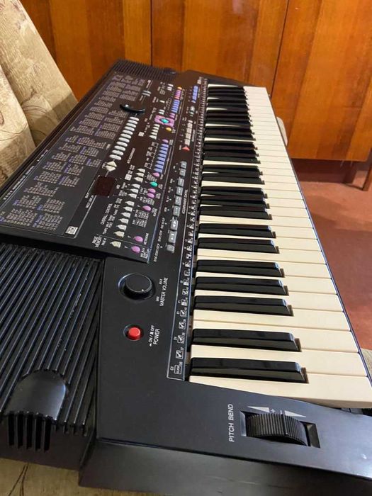 Отдам даром синтезатор