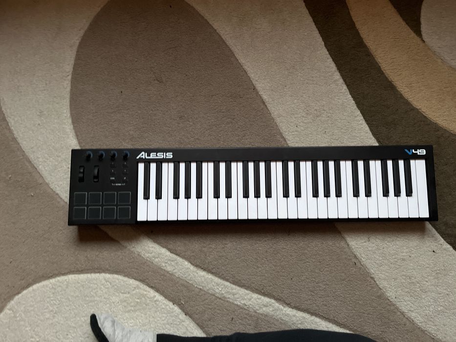 Alesis v49 Midi Keyboard