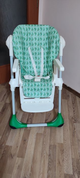 Продавам столче за хранене Chicco Polly