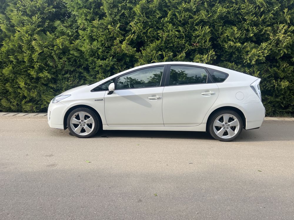 Toyota Prius 2011 cu garantie motor+ cutie!!!