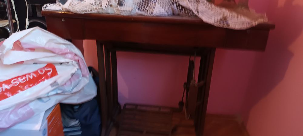 Masina de cusut stare f bună de funcționare.