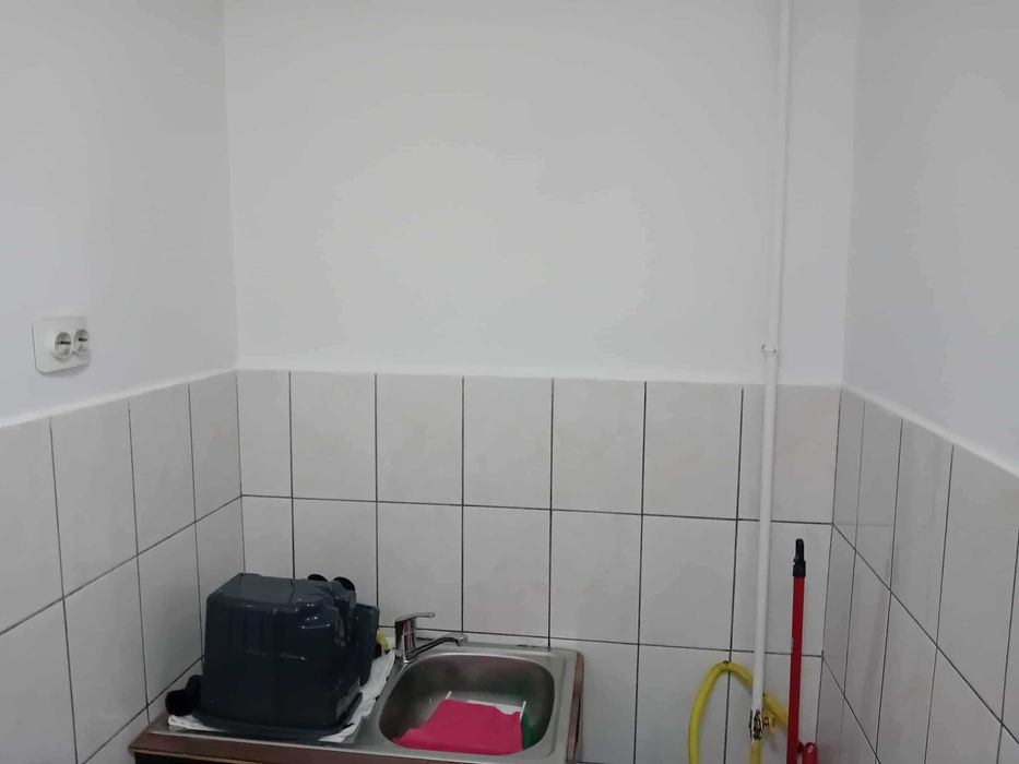 Garsoniera 24mp Piata Maratei etaj 1 centrala termopan renovata baie