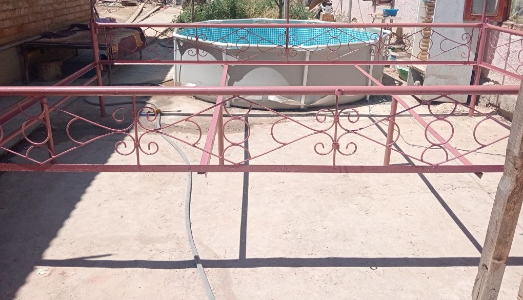 Тапчан сатылады.