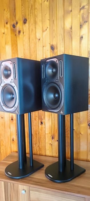 Behringer Truth B2031P тонколони