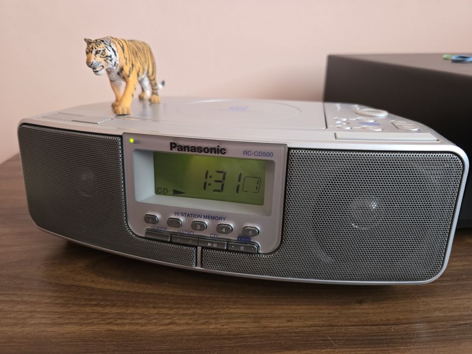 Panasonic RC-CD500. Un combo de vis. Alarm,clock, radio,cd. Preț fix !