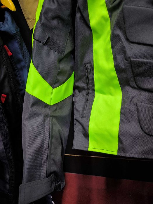 Geaca moto de iarna NOUA, protectii umeri, coate, spate, impermeabila
