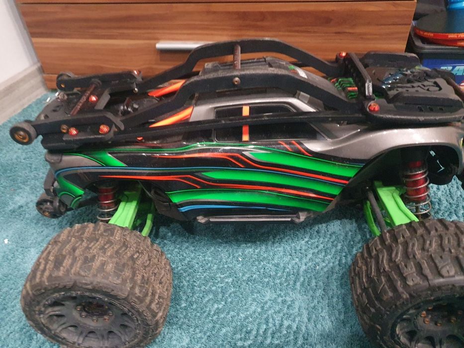 Рц Траксас Макс  1/10