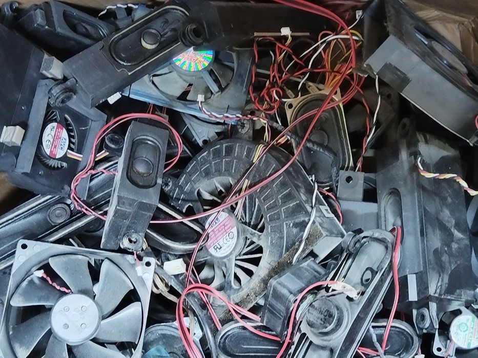 Продам кулеры и динамики на пк и тп.