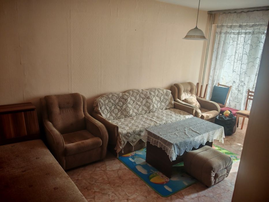 Продава двустаен апартамент в кв Дружба 1