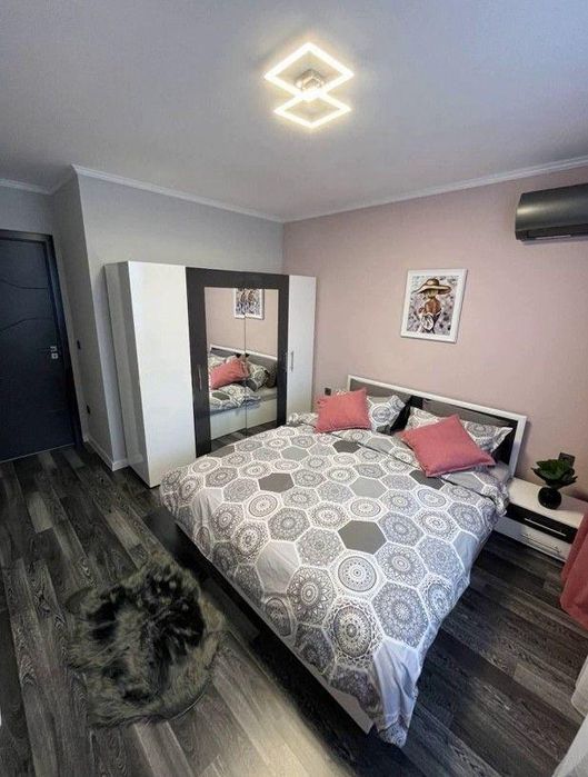 Дава се под наем Двустаен апартамент в София, Кръстова вада - 70 кв.м за 611.49 € - Снимка #2