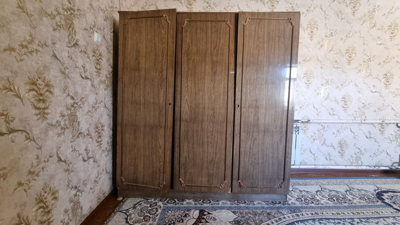 Шкаф шифонер сотилади