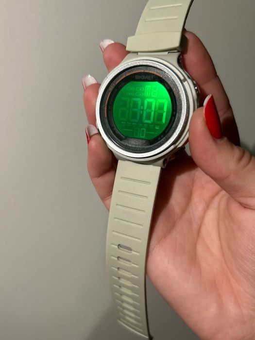Ceas bkmei ( nou ) fara cutie . Foarte bun, design excelent