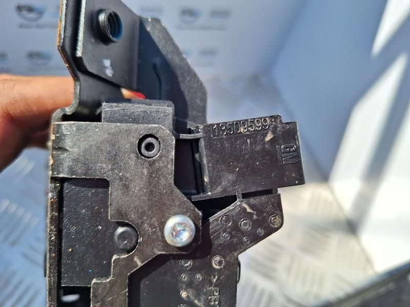 Broasca haion portbagaj Opel Astra J