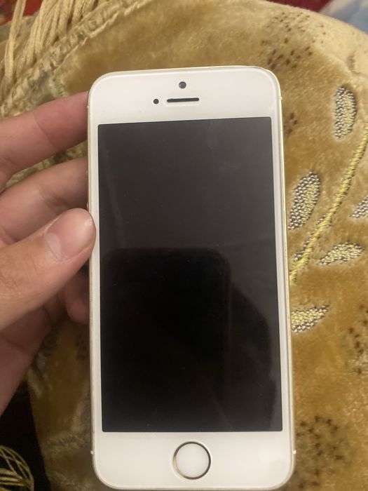 Iphone SE 62 гигобайт
