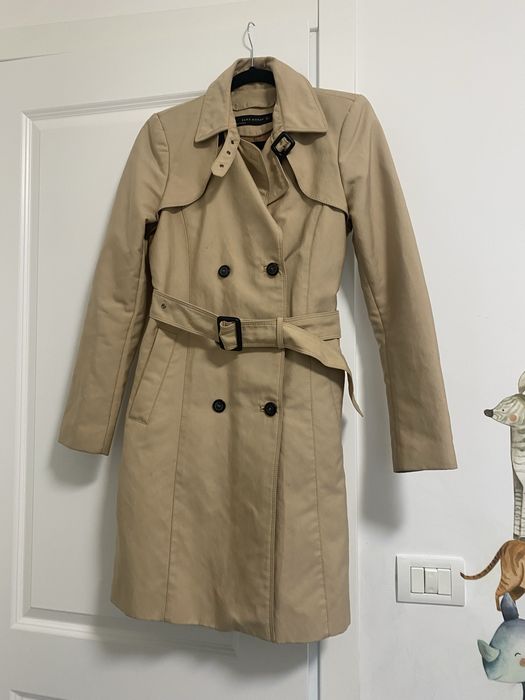 Trenchcoat Zara s crem