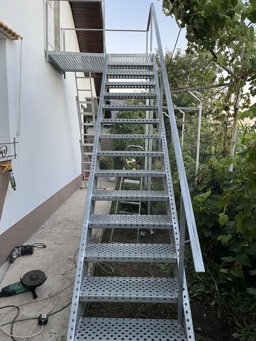 Scări metalice zincate